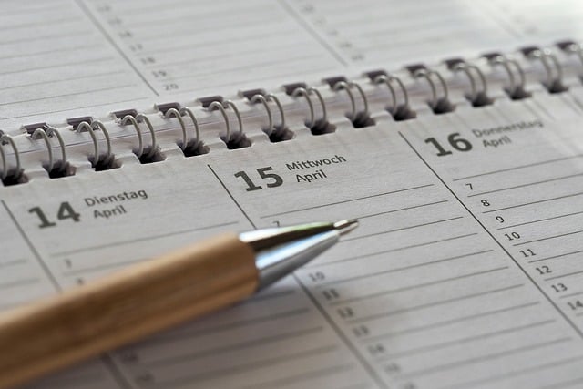 weekly class scheduling calendar interface with color coded subjects and rooms